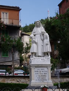 statue